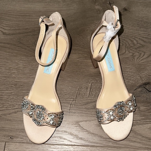 Betsey Johnson Mel Block Heel Dress Sandals - Picture 7 of 10